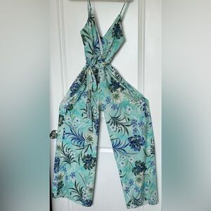 Gorgeous vibrant spaghetti strap jump suit